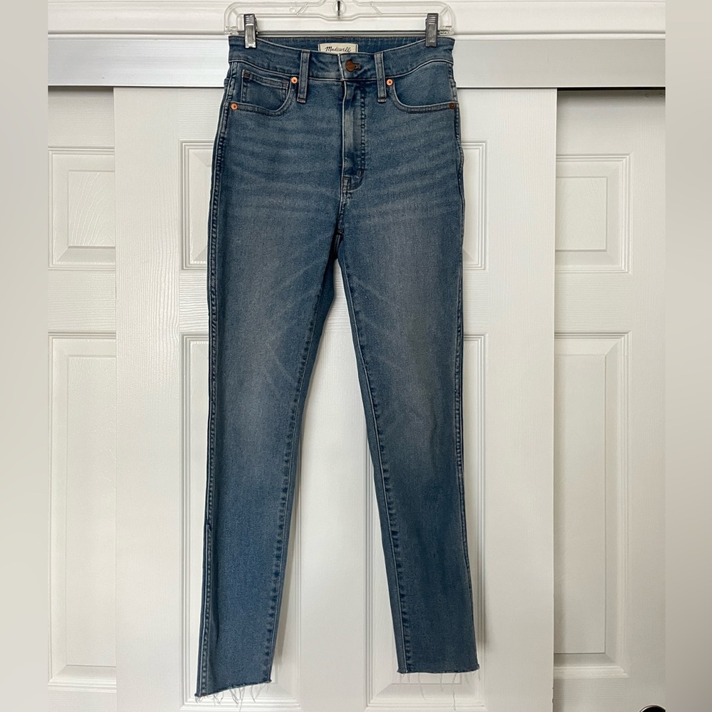 Madewell Curvy High-Rise Skinny Jeans in Ainsworth Wash: Raw-Hem Edition